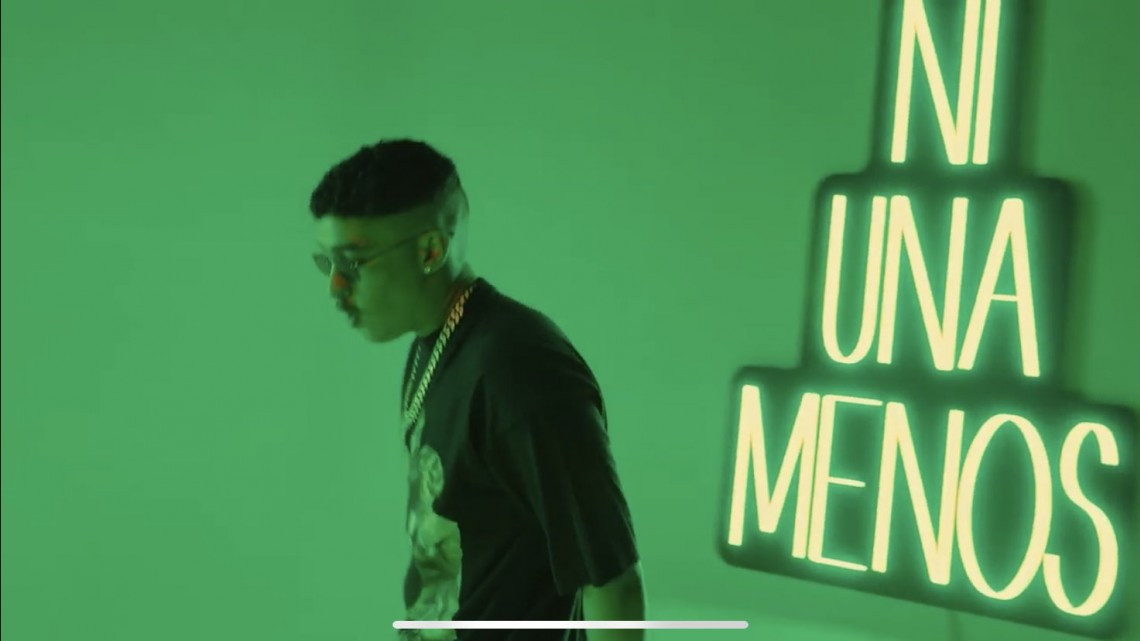 ¡Bad Bunny se viste de mujer en Yo Perreo Sola!