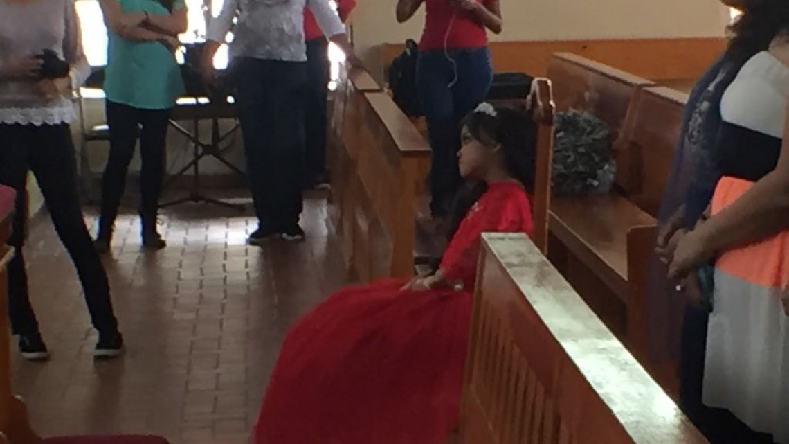 Dianita "la princesa mariposa" celebra sus 15 años