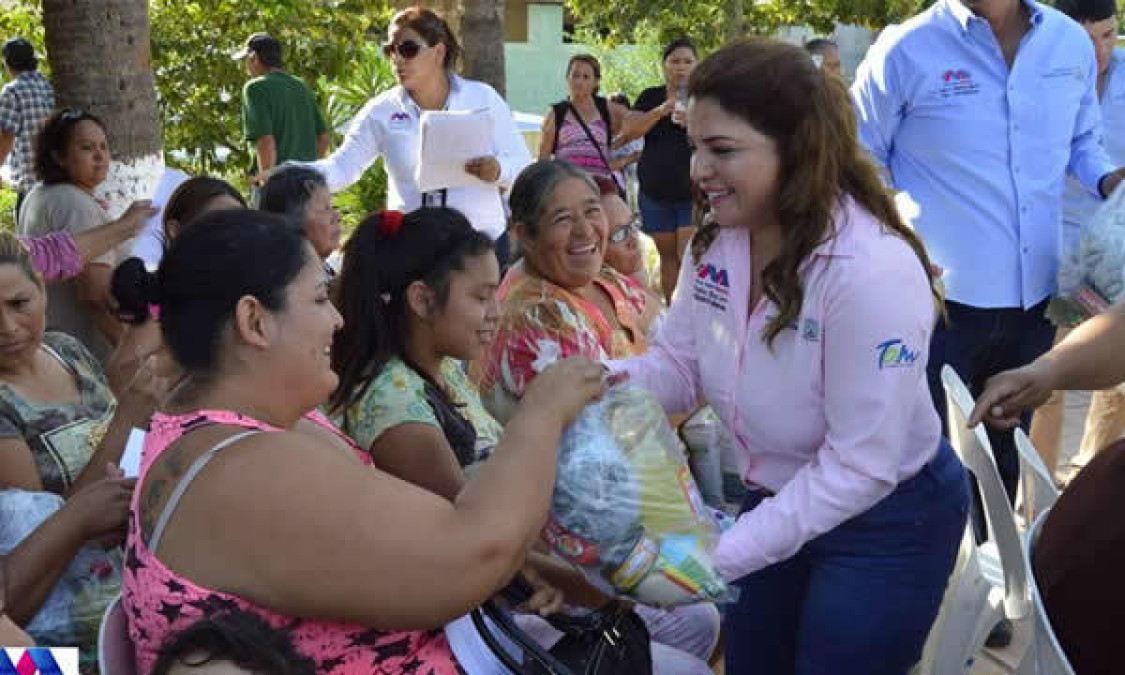 Entrega alcaldesa de Miguel Aleman despensas a familias vulnerables