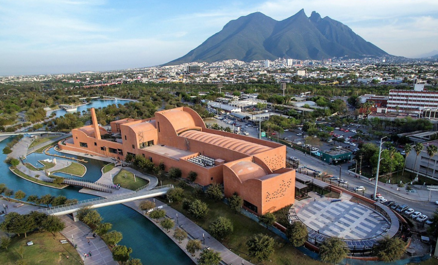 AMLO inaugura en Monterrey Salón de la Fama del Beisbol Mexicano