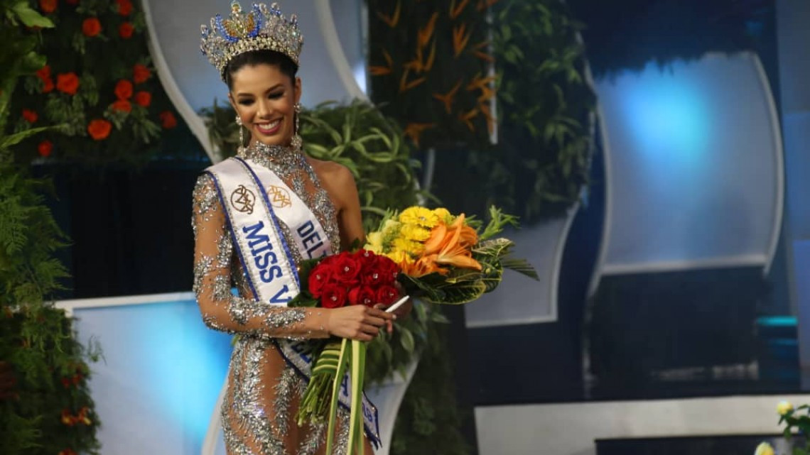 Thalia Olvino es coronada como Miss Venezuela