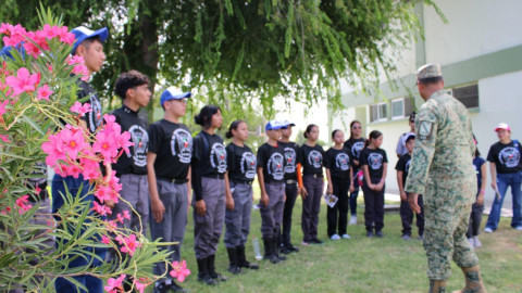 Abren las puertas del cuartel militar en Paseo Dominical