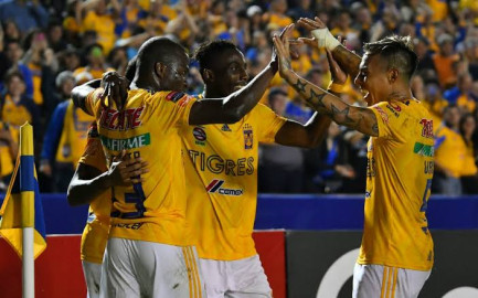 Tigres golea 3-0 a Santos Laguna en ida de semifinales de Concachampions