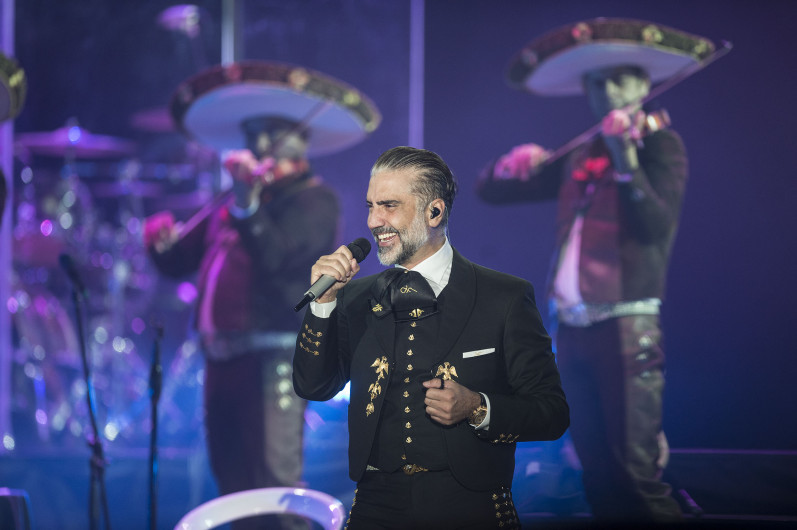 Alejandro Fernández ofrecerá concierto virtual  por el 10 de mayo 