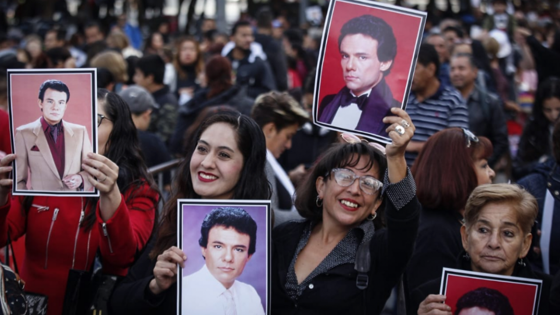 Rinden homenaje a José José en Ciudad de México