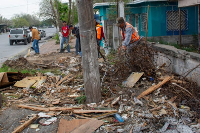 Continúa Valle Hermoso con limpieza en vías públicas