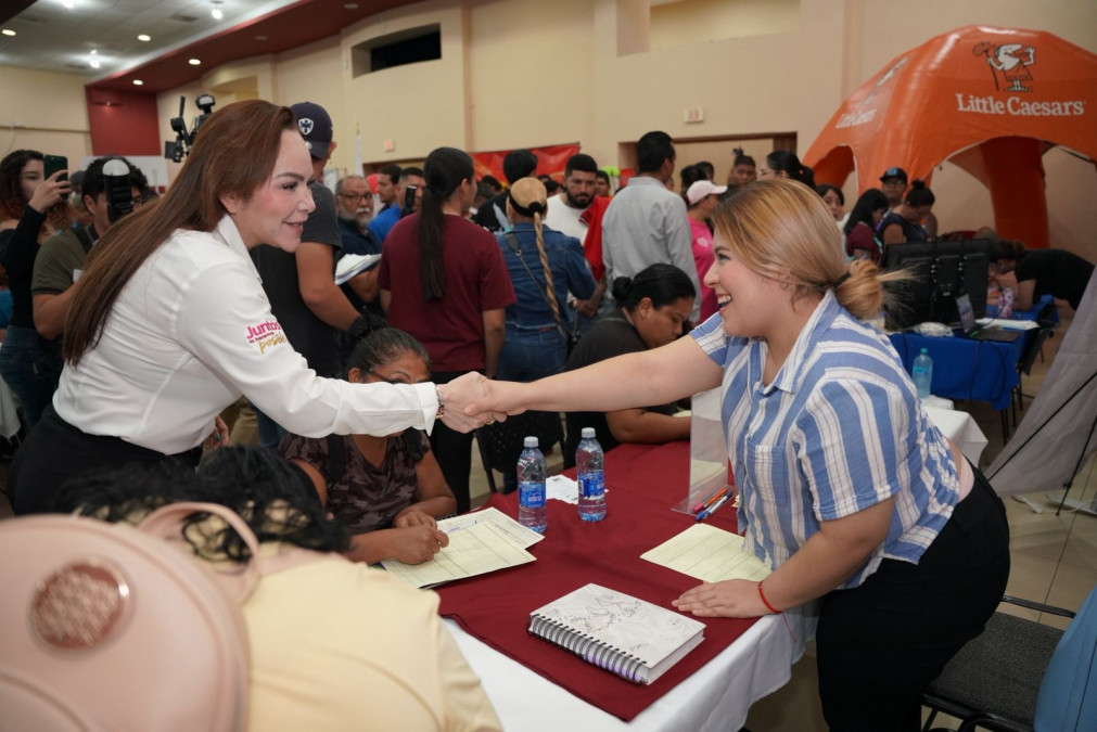 Acuden más de 2 mil ciudadanos a Feria del Empleo del Gobierno de Nuevo Laredo
