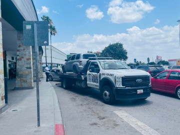 Cabildo revisa quejas por grúas que inhiben a clientes en tiendas