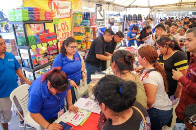 Organizan feria del regreso a clases