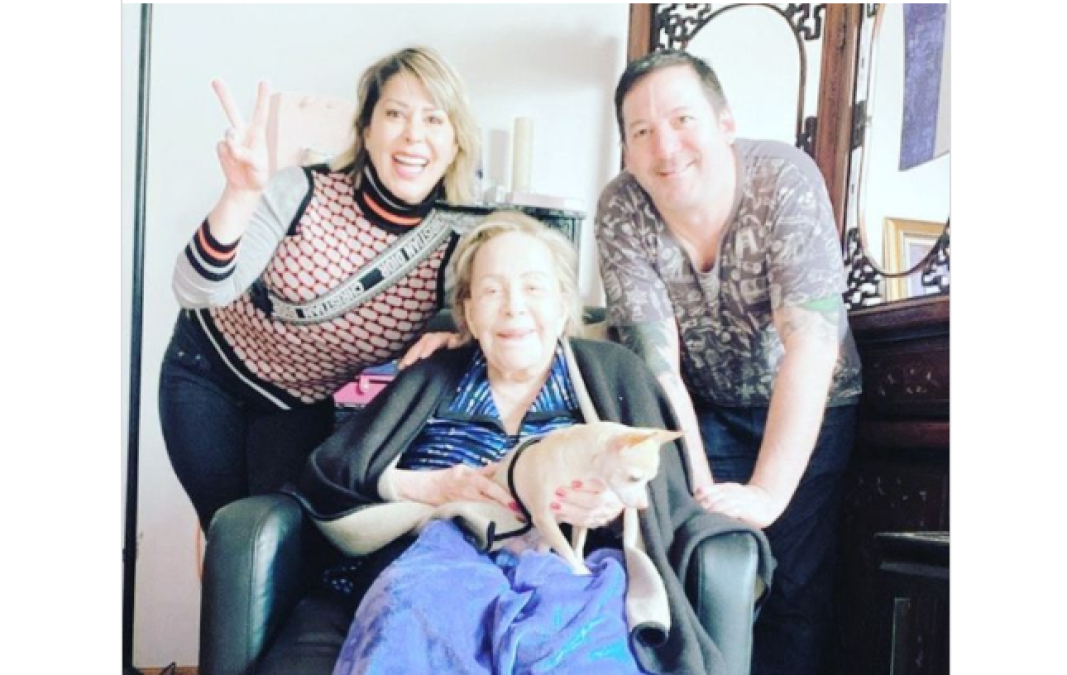 Reaparece Silvia Pinal junto a su familia 