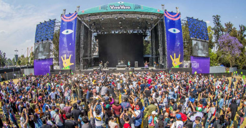 Pese a coronavirus, cerca de 40 mil personas asisten al primer día del Vive Latino 2020