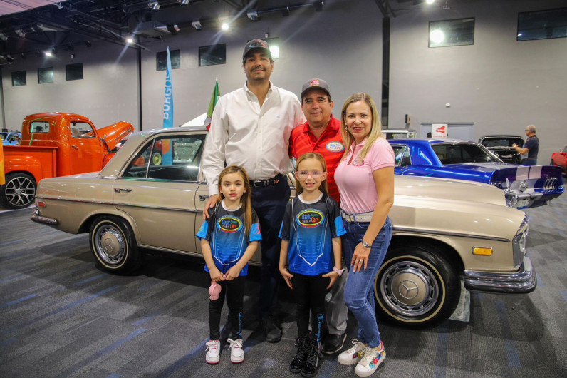 Recorrió Carlos Peña Ortiz la exhibición Car Fest Reynosa 2023 