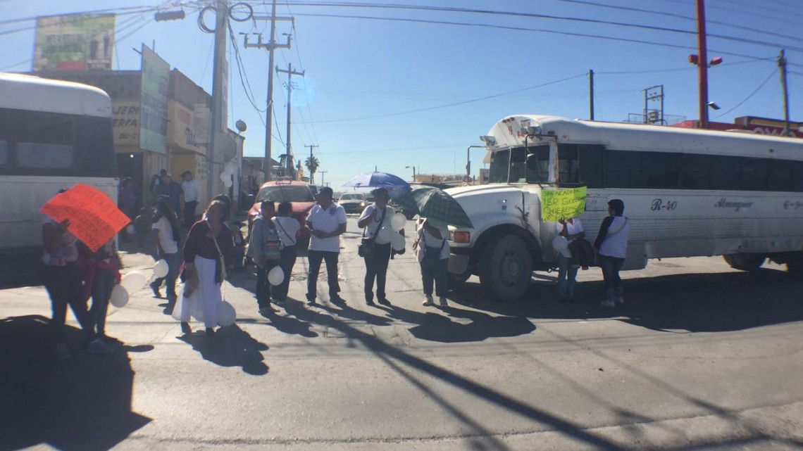 Bloquean avenida y exigen que vuelva la paz