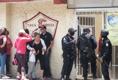 Asesinan a hombre frente a primaria