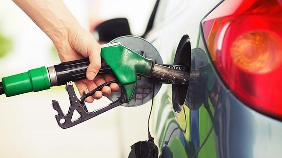 Disminuye dos centavos el precio de gazolina 