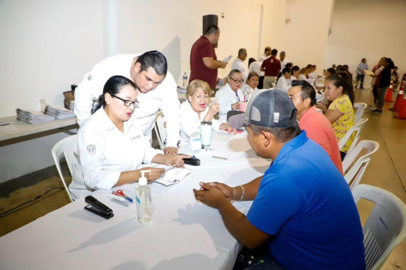 Casi 700 beneficiarios no recogieron tarjeta de beca