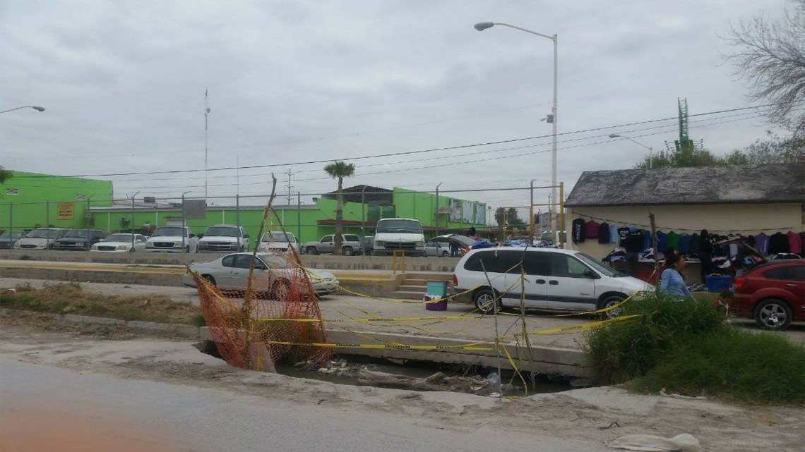 Piden vecinos terminen con "lago" de aguas negras