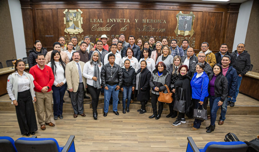 Salutación: Se reúne alcalde Mario López con integrantes  del magisterio de Matamoros, con motivo de año nuevo