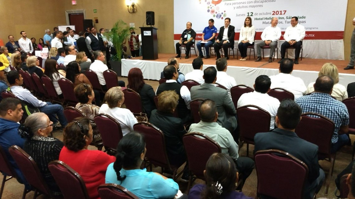 Asisten 326 a 5a Feria Nacional de Empleo para personas vulnerables
