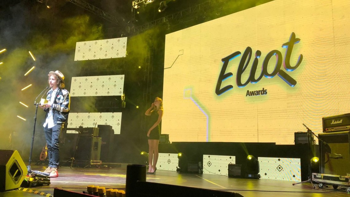 Luisito Comunica gana el premio de Líder Digital en los Eliot Awards 