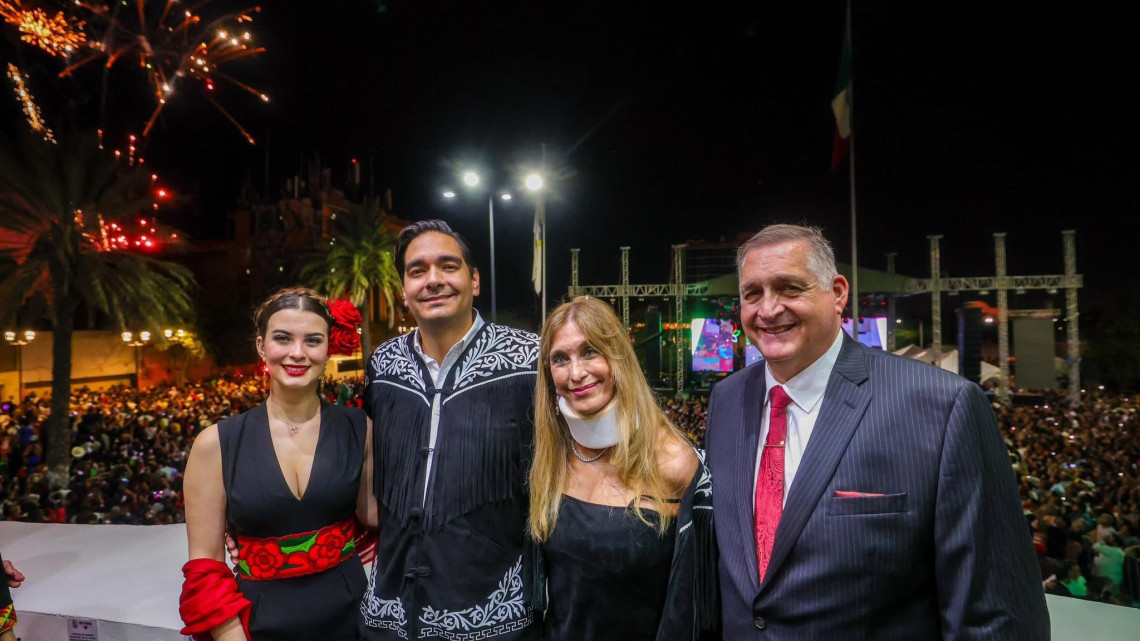 Alcalde Carlos Peña Ortiz da el tradicional Grito de Independencia