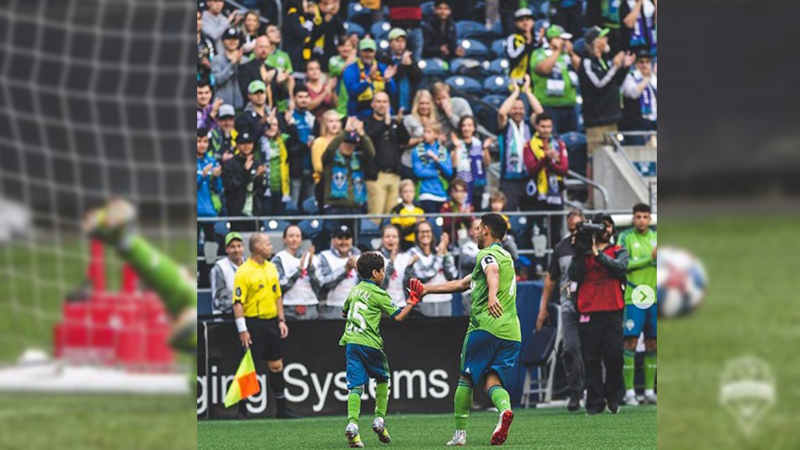 Seattle Sounders conmueve al mundo al cumplir el sueño de un niño con leucemia