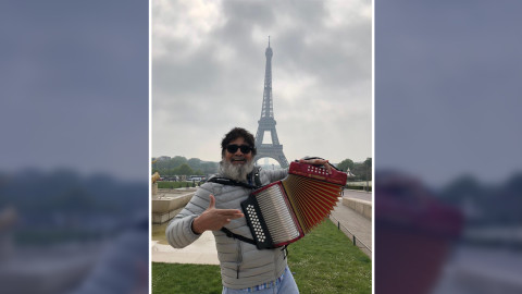 Celso Piña lleva su acordeón hasta París