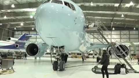 Drake presume su nuevo avión privado de 75 mdd