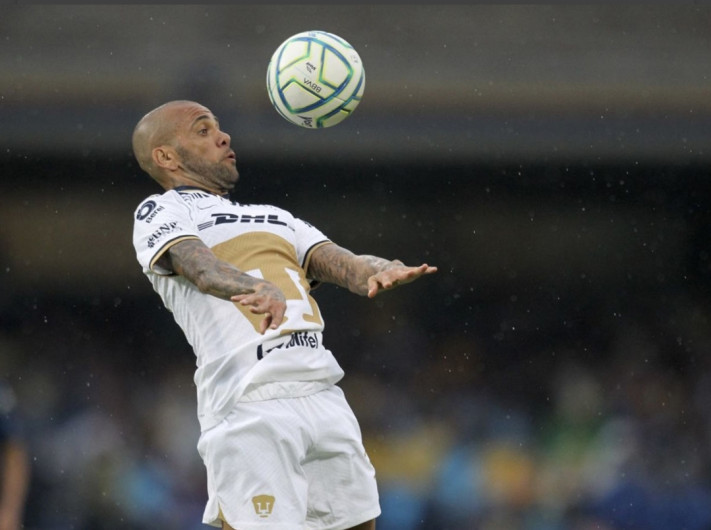 Pumas es goleado en su propia casa 