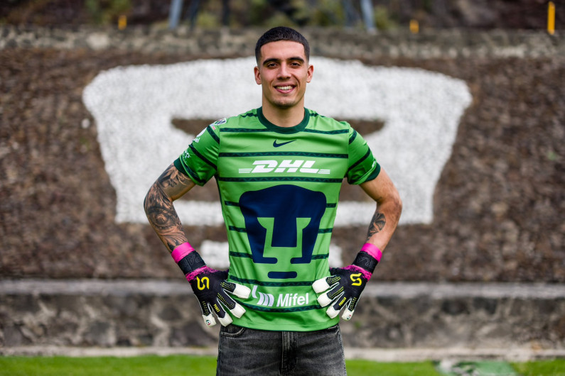 Pumas confirma el fichaje del portero Alex Padilla