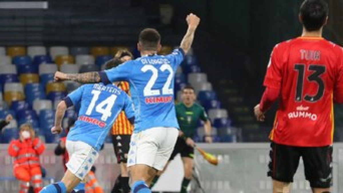 Napoli logra victoria ante el Benevento 