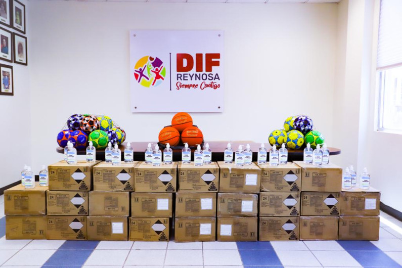 DIF Reynosa entrega balones y gel antibacterial a CEDES