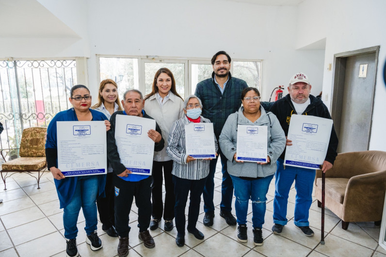 Alcalde Carlos Peña atiende salud de las familias