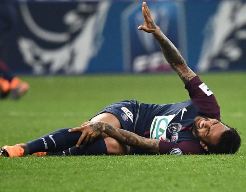 Dani Alves podría perderse el Mundial de Rusia