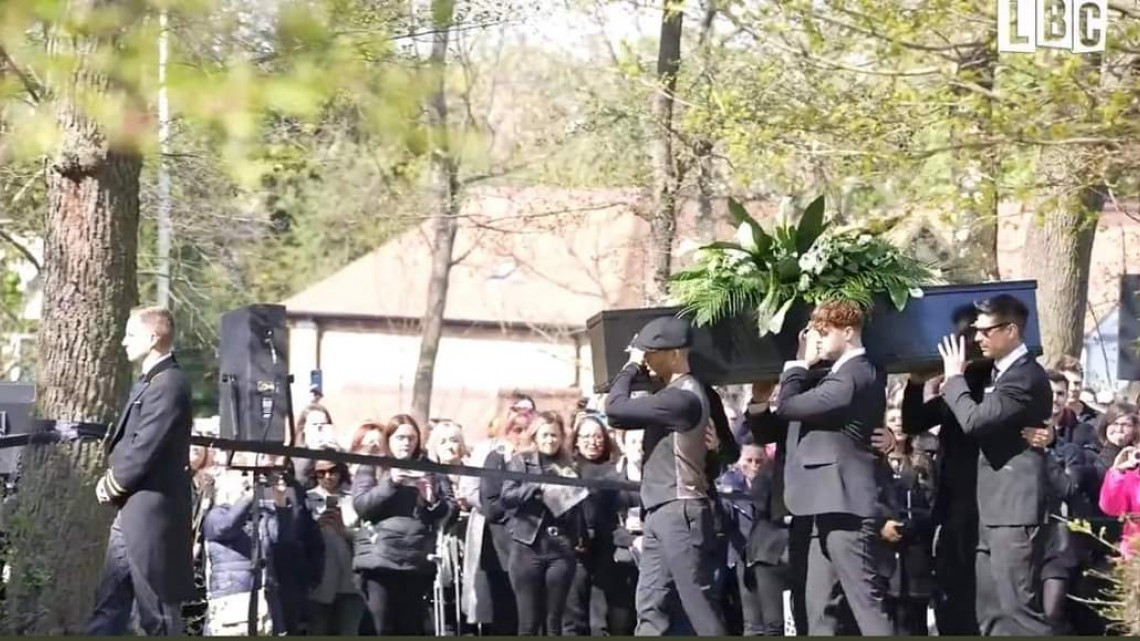 Fieles hasta el final: Integrantes de The Wanted llevan el féretro de Tom Parker