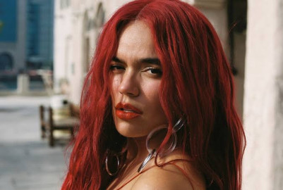 Karol G se aleja de los escenarios temporalmente 