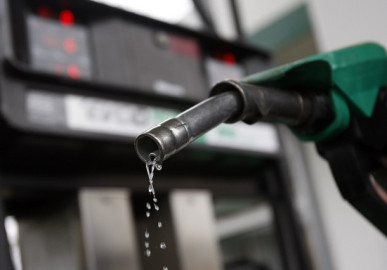 Precio de gasolina podría bajar en febrero, sugiere Meade