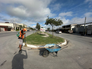 Aplican cuadrillas municipales mantenimiento y limpieza en Las Fuentes y Fuentes Lomas