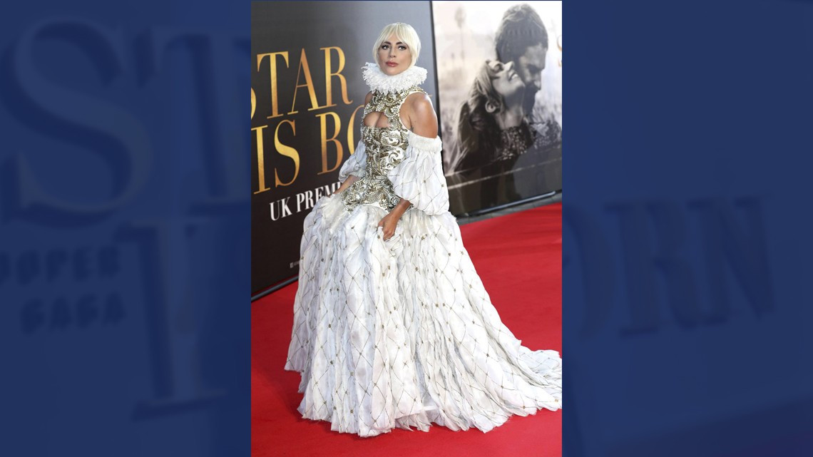 Lady Gaga presenta A Star Is Born en Londres vestida de reina
