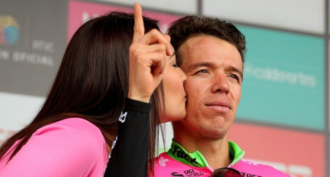 Este gesto terminaría con las acompañantes en el Tour de Francia