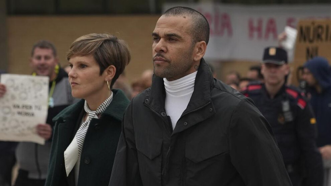 Dani Alves sale de la prisión tras el pago de la fianza