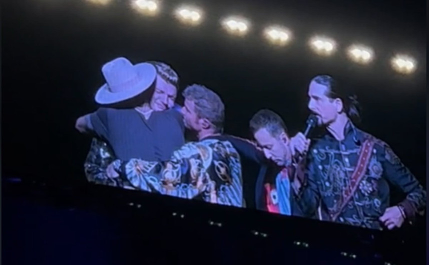 Backstreet Boys rinden homenaje a Aaron Carter durante su concierto