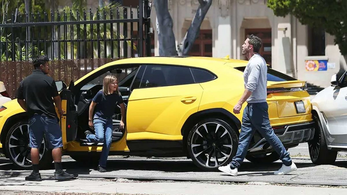 Hijo de Ben Affleck, de 10 años, choca Lamborghini