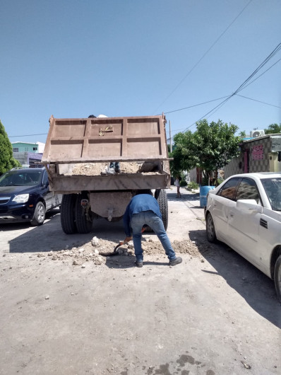 Trabaja COMAPA en la reparación de fugas de agua en varios sectores