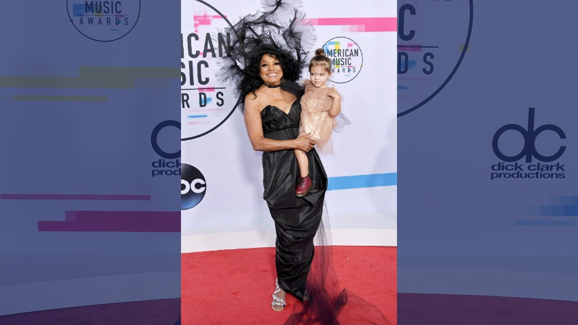 Así lucen los famosos en los American Music Awards