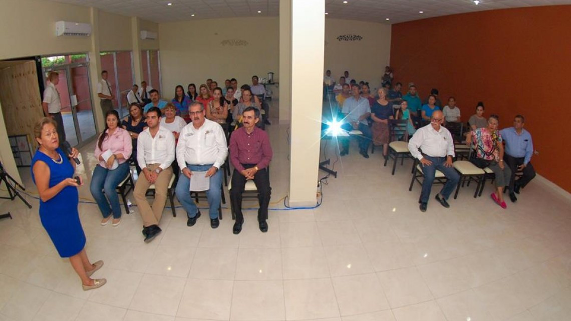 Imparten clases de "Escuela Para Padres"