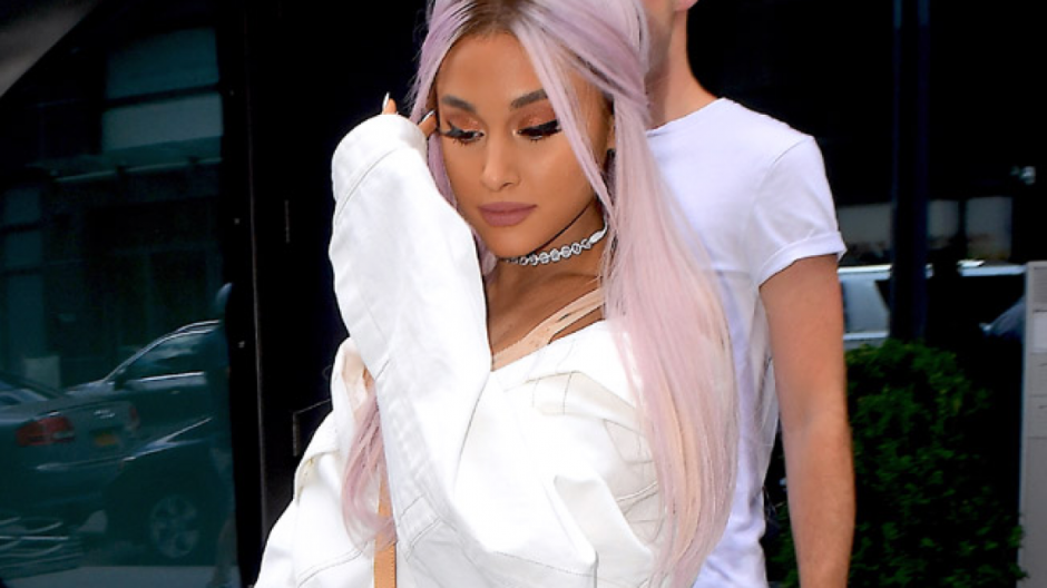 ¡Ariana estrena pelo color lavanda!