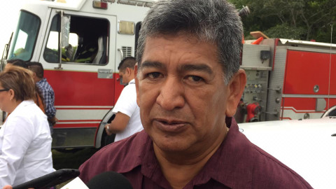 Limpian canales a cielo abierto en diversas colonias de Madero 