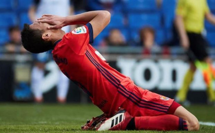 Héctor Moreno presenta lesión en pierna izquierda