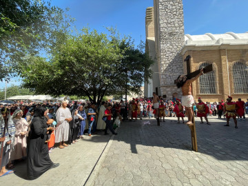 Viven reynosenses viacrucis viviente